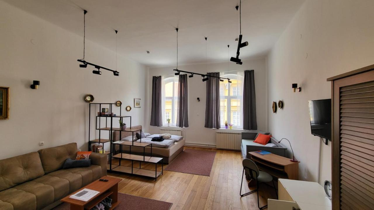 Eleven Apartment - Very Center - Free Parking Осиек Экстерьер фото